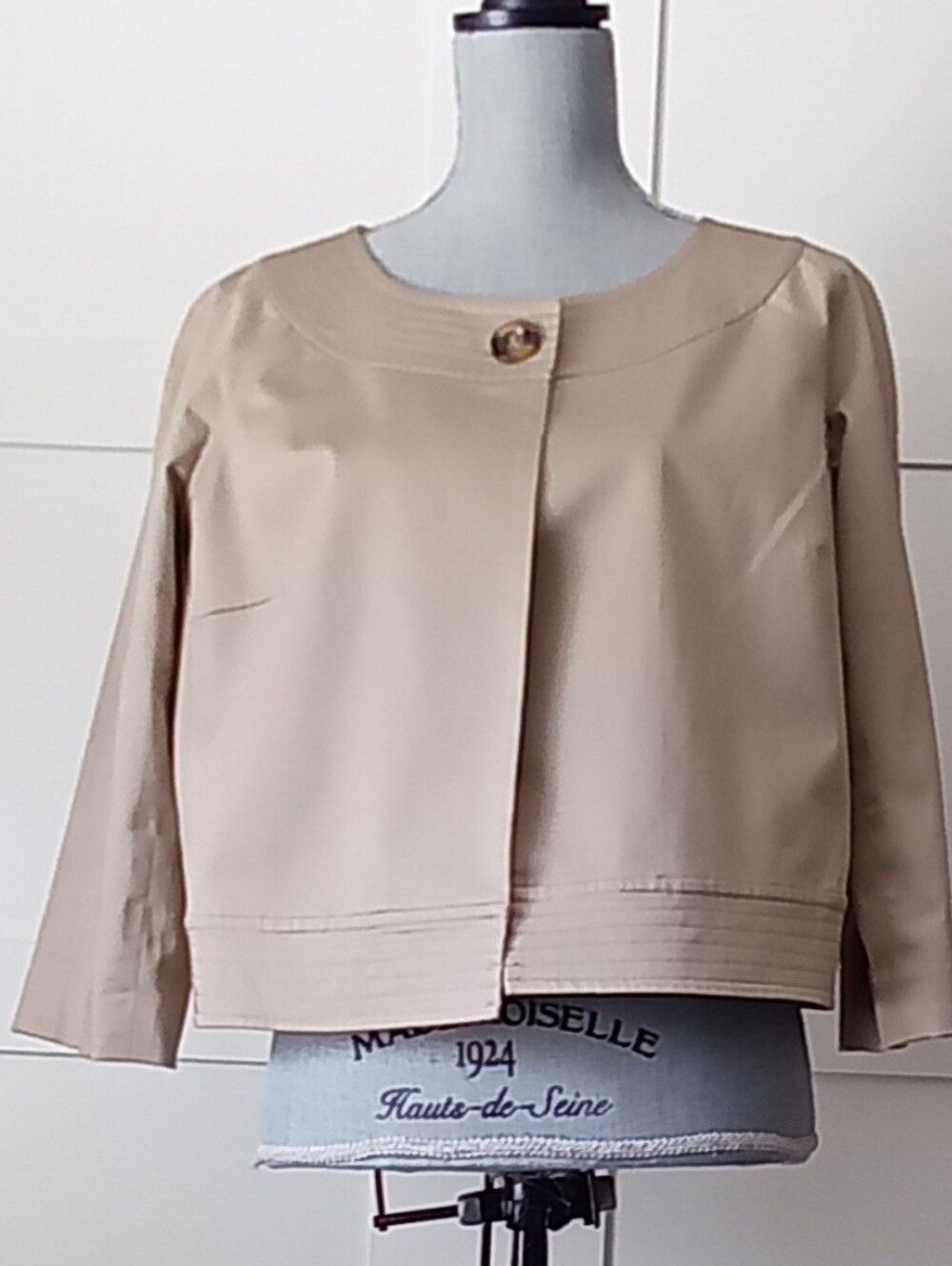 Beige Cropped Women's Jacket - Classic Single-Button Coat